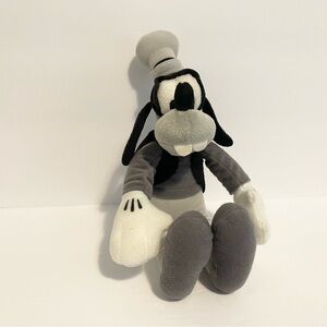 Disney Goofy Black + White Plush Sega 8” Mickey Mouse Friends Stuffed Toy